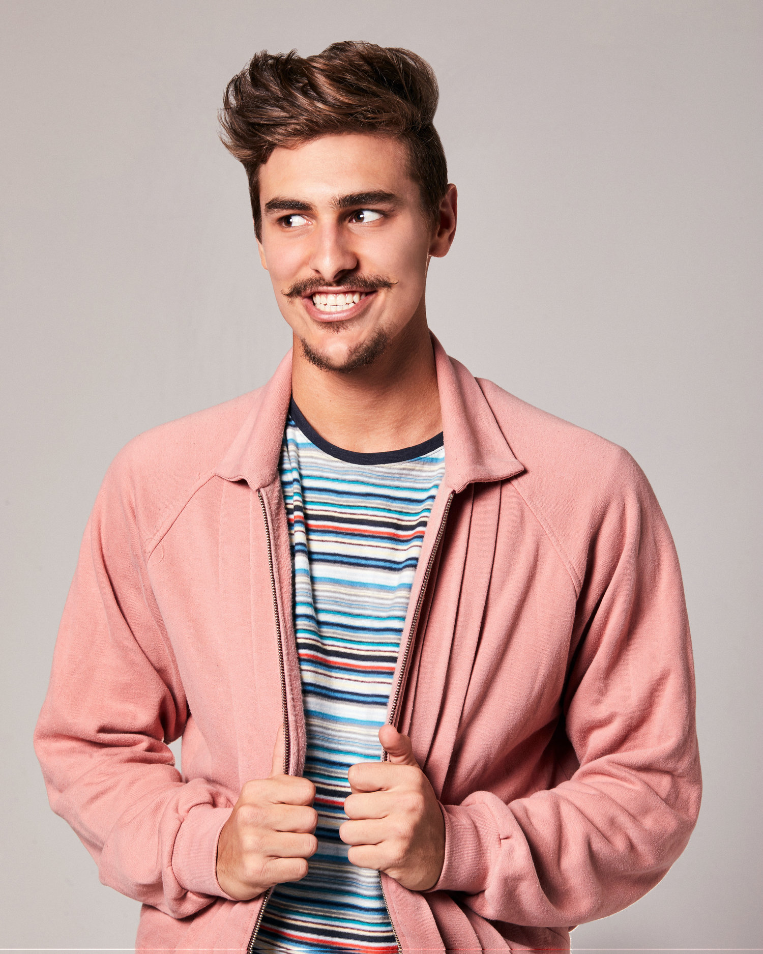 https://e.radikal.host/2025/05/08/Capricho_03-18_Look-1_0384_V03.jpg