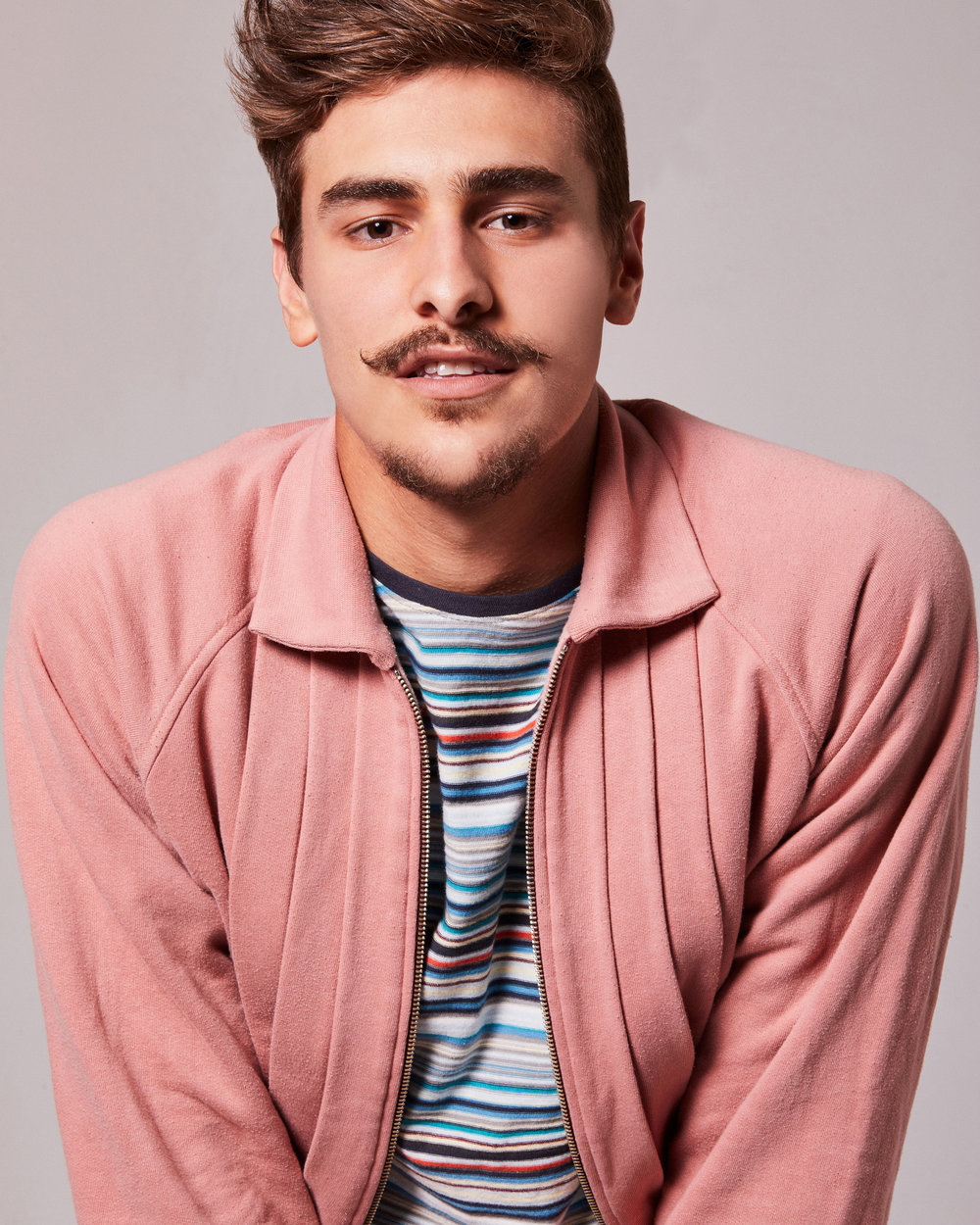 https://e.radikal.host/2025/05/08/Capricho_03-18_Look-1_0385_V05.jpg
