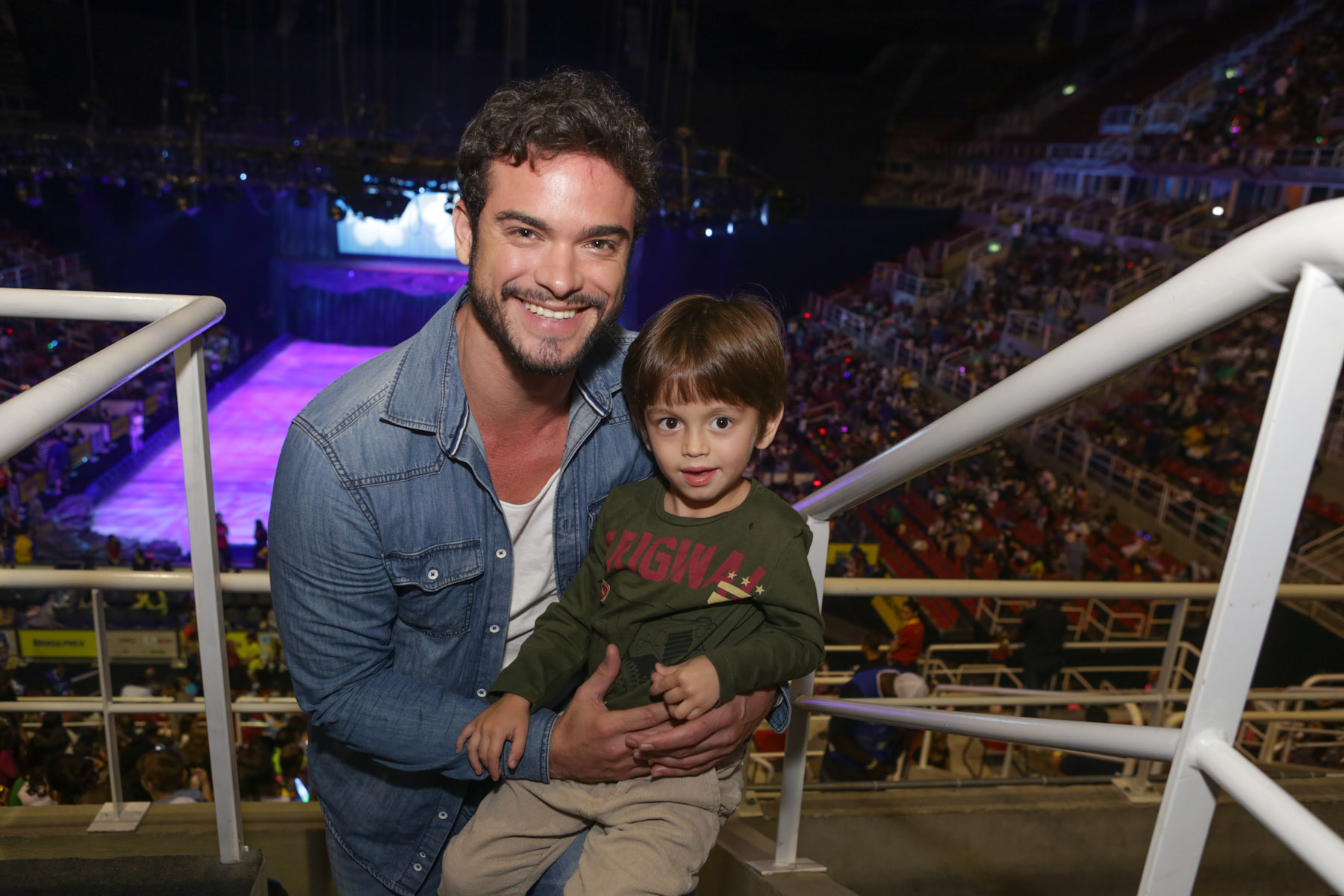 https://e.radikal.host/2025/05/08/Sidney-Sampaio-com-o-filho-Leonardo-Sampaio.jpg