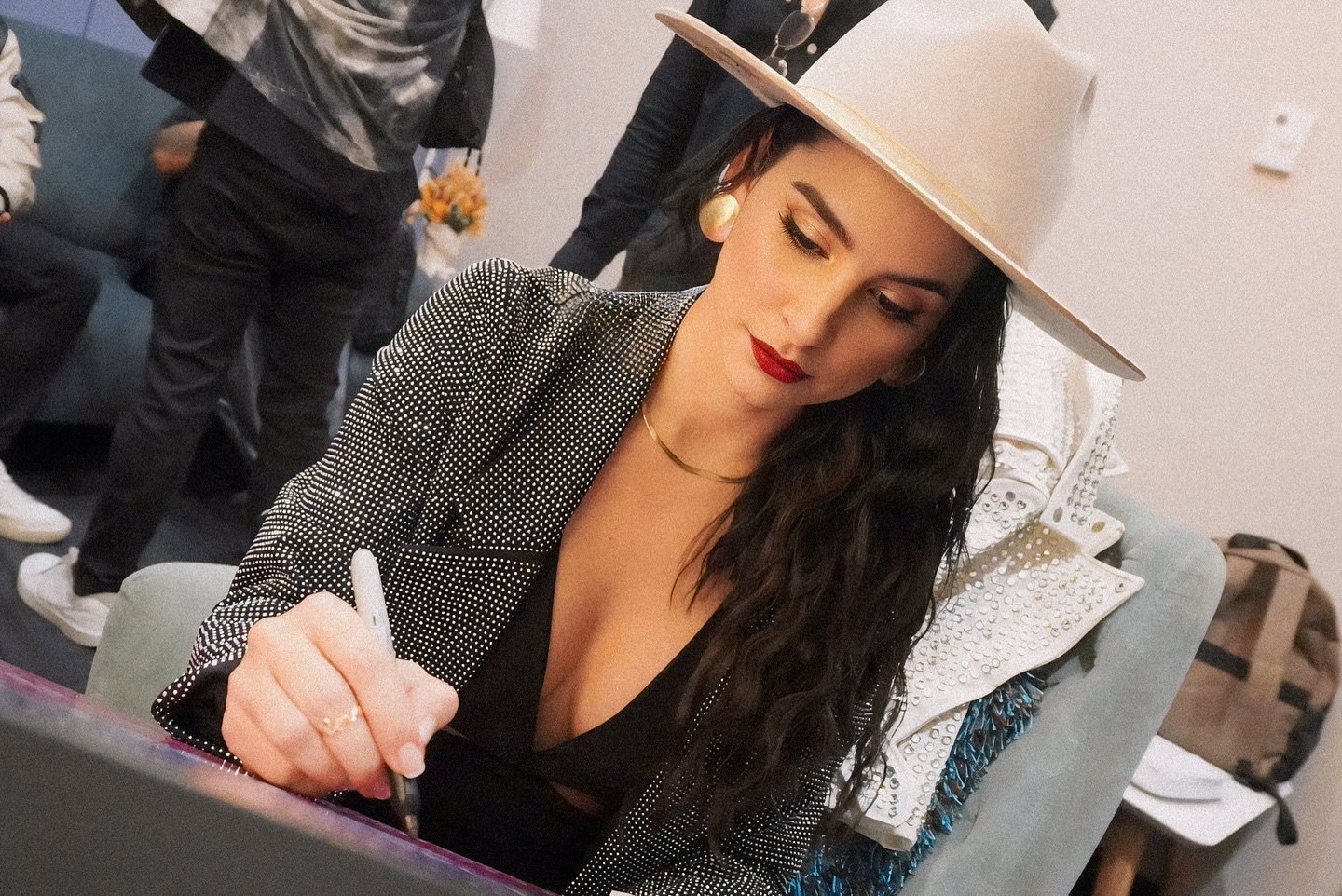 https://e.radikal.host/2025/05/08/dianahoyosmusic_1745310302655.jpg