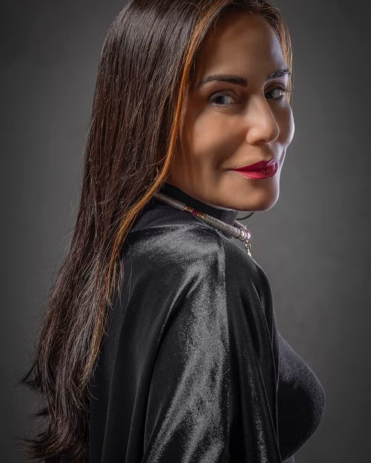 https://e.radikal.host/2025/05/08/mgp_gloriapires_1745533034559.jpg