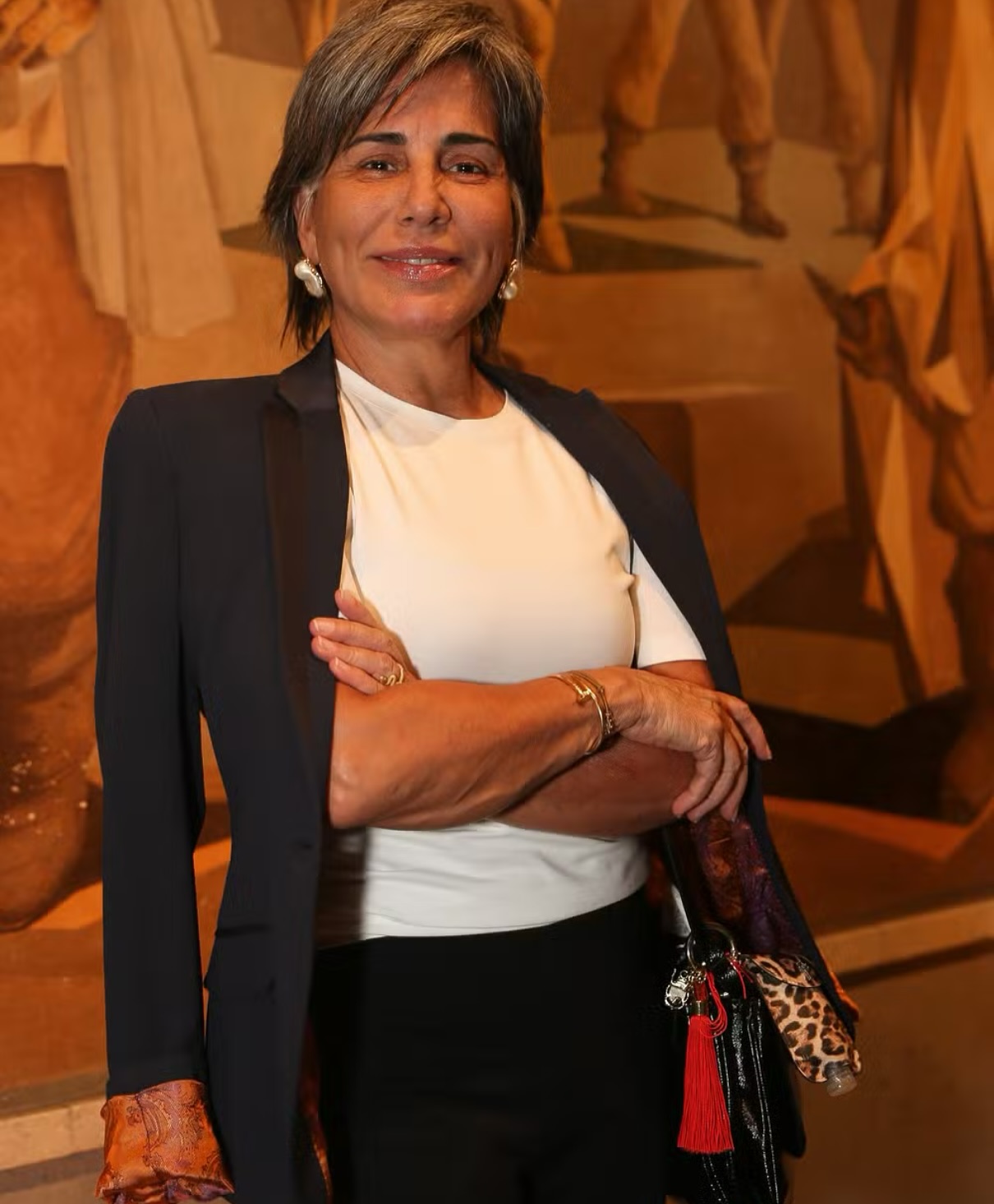 https://e.radikal.host/2025/05/08/mgp_gloriapires_1745533062798.jpg
