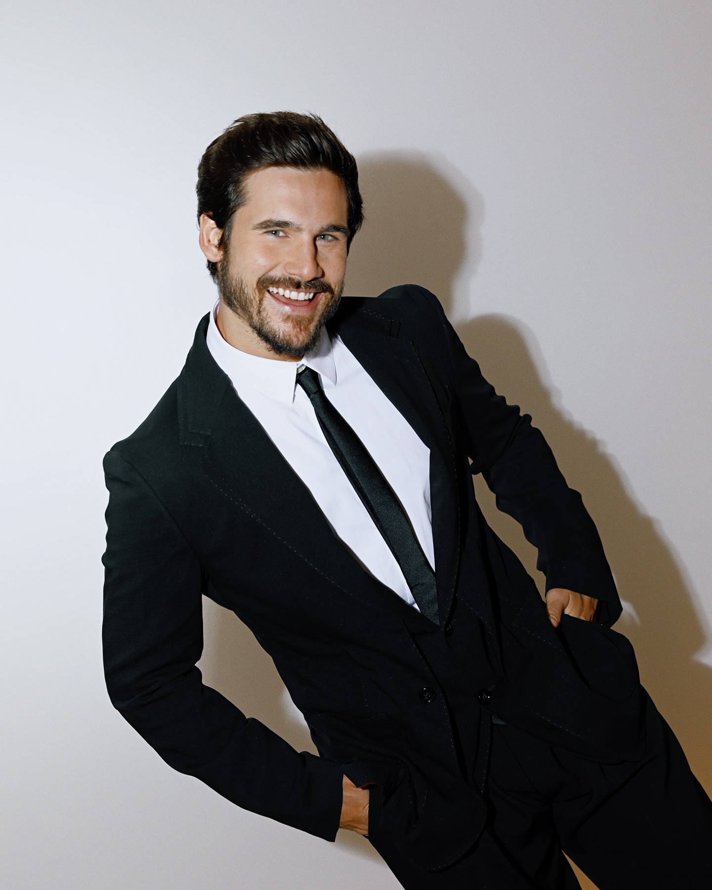 https://e.radikal.host/2025/05/08/nicolasprattes_1745533182596.jpg