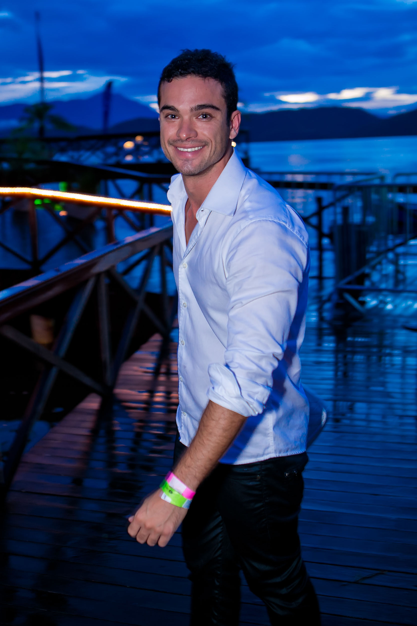https://e.radikal.host/2025/05/08/sidney-sampaio-364983.jpg