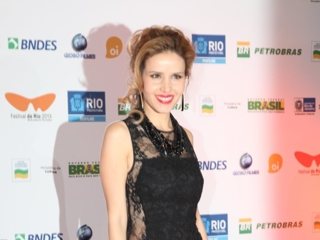 https://e.radikal.host/2025/05/09/26set2013---a-atriz-leona-cavalli-prestigiou-a-noite-de-abertura-do-festival-do-rio-2013-que-aconteceu-no-cine-odeon-no-rio-o-evento-reune-centenas-de-filmes-de-mais-de-60-1380240223489_1024x768.jpg