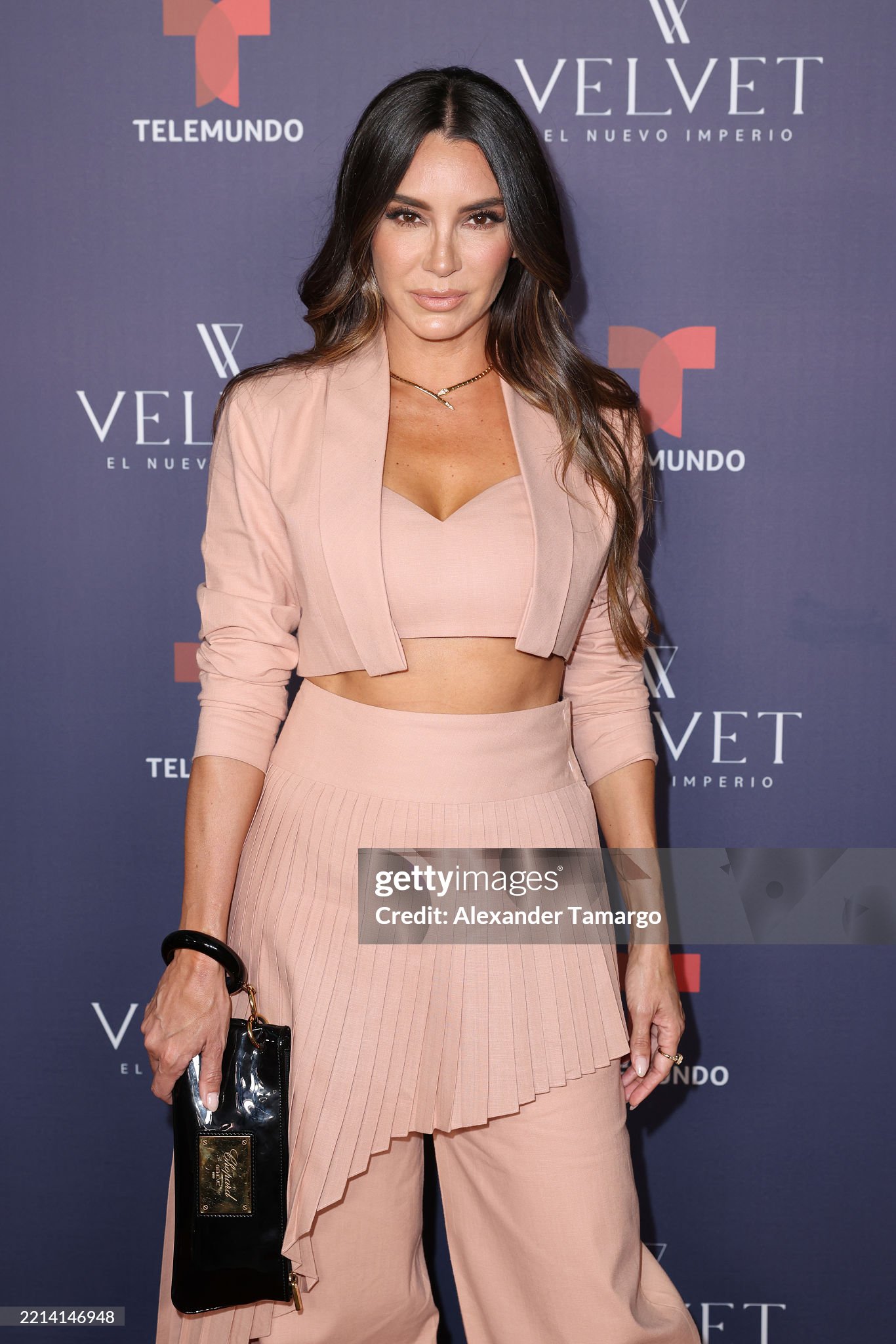 https://e.radikal.host/2025/05/09/gettyimages-2214146948-2048x2048.jpg