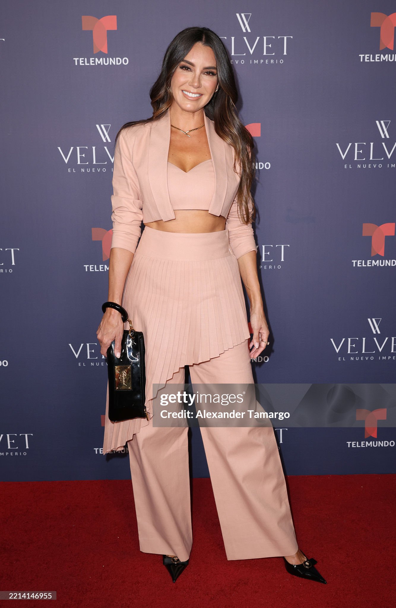 https://e.radikal.host/2025/05/09/gettyimages-2214146955-2048x2048.jpg
