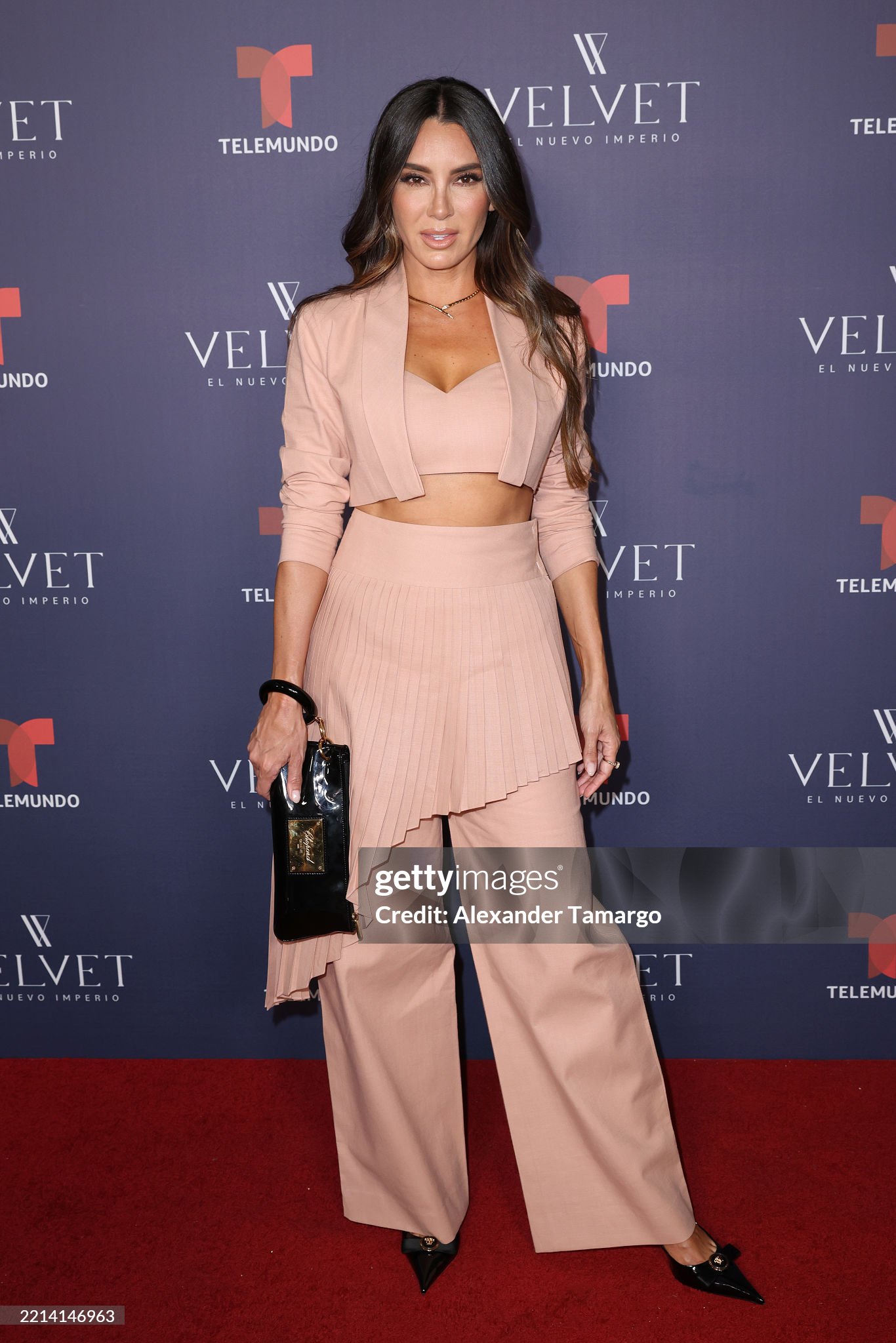 https://e.radikal.host/2025/05/09/gettyimages-2214146963-2048x2048.jpg