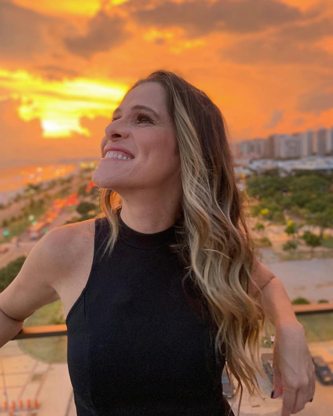 https://e.radikal.host/2025/05/10/Ingrid-Guimaraes-80.jpg