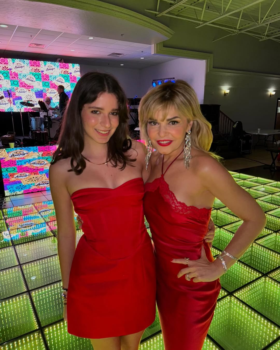 https://e.radikal.host/2025/05/10/SnapInsta.to_482421361_18487819186053301_5536667912965881868_n.jpg
