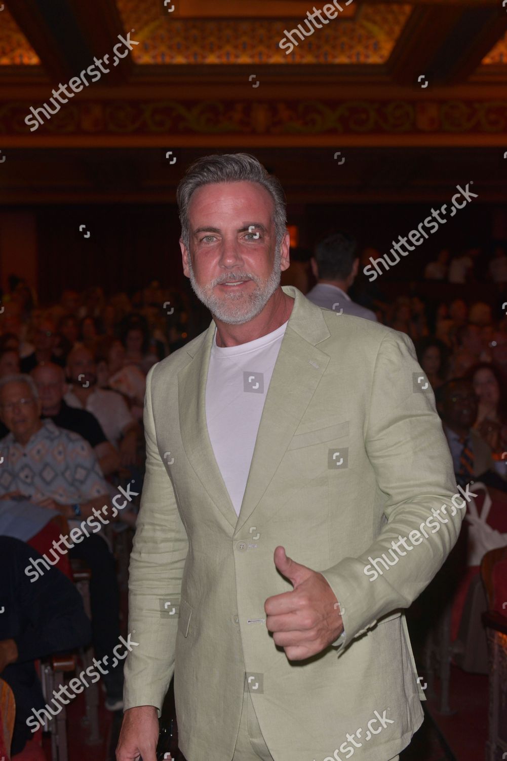 https://e.radikal.host/2025/05/10/carlos-ponce-attends-screening-world-premiere-ethan-1500w-15245326aw.jpg