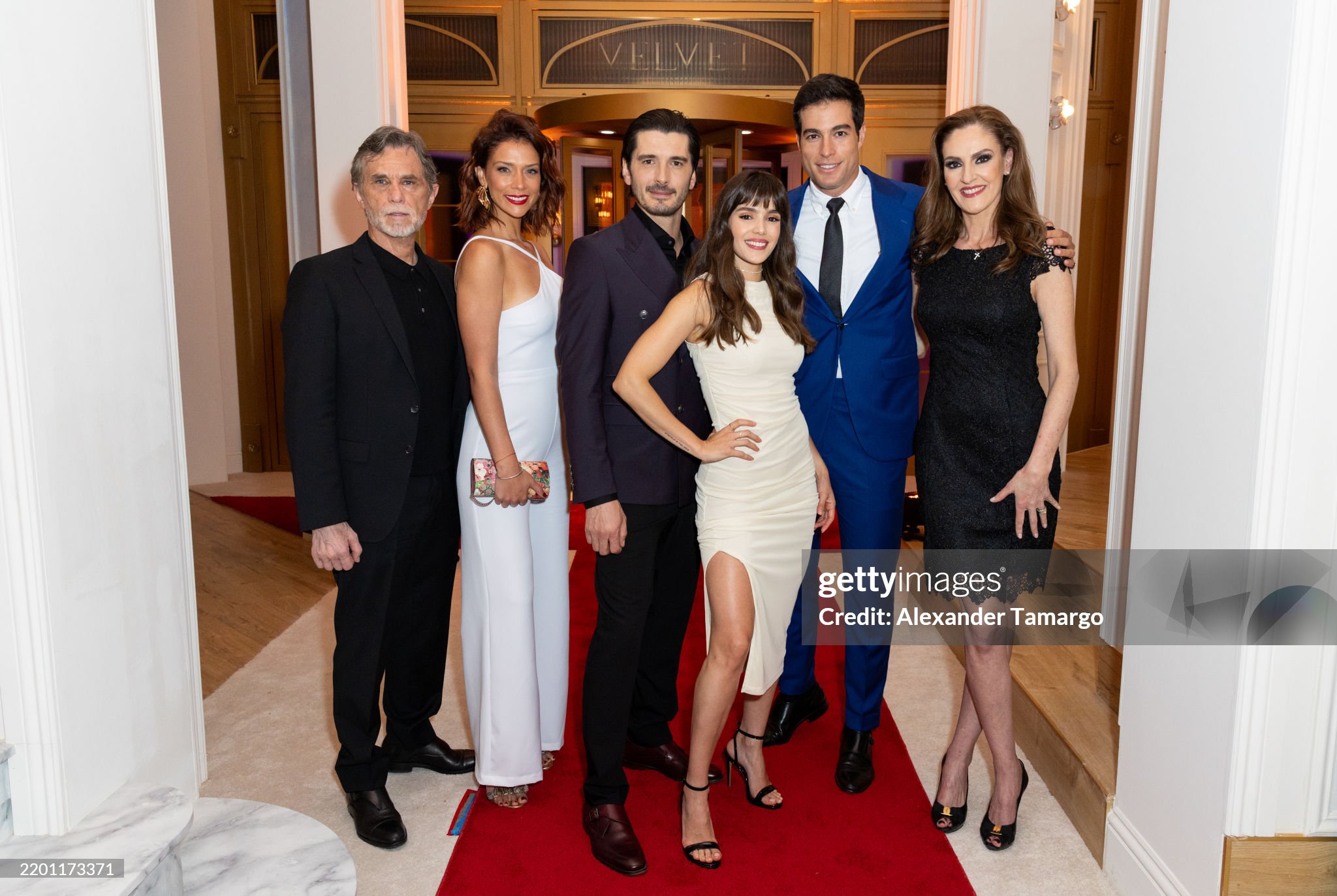 https://e.radikal.host/2025/05/10/gettyimages-2201173371-2048x2048.jpg