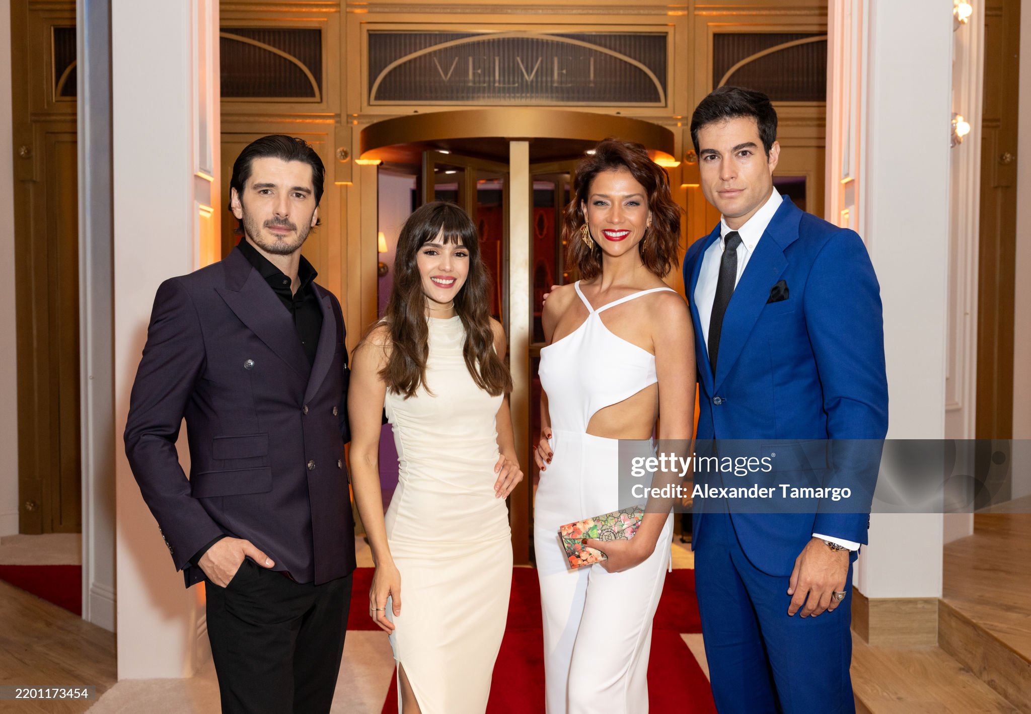 https://e.radikal.host/2025/05/10/gettyimages-2201173454-2048x2048.jpg