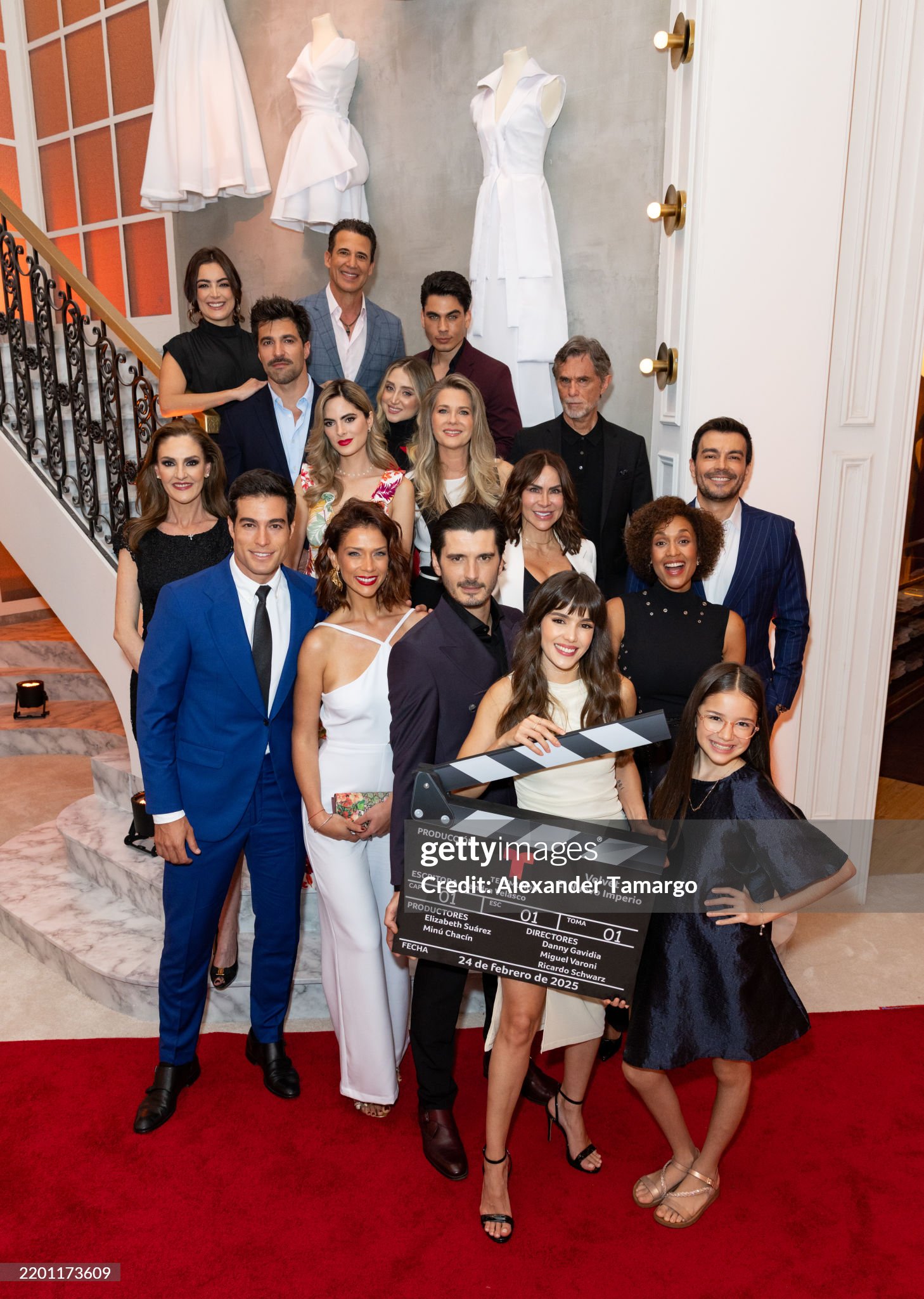 https://e.radikal.host/2025/05/10/gettyimages-2201173609-2048x2048.jpg