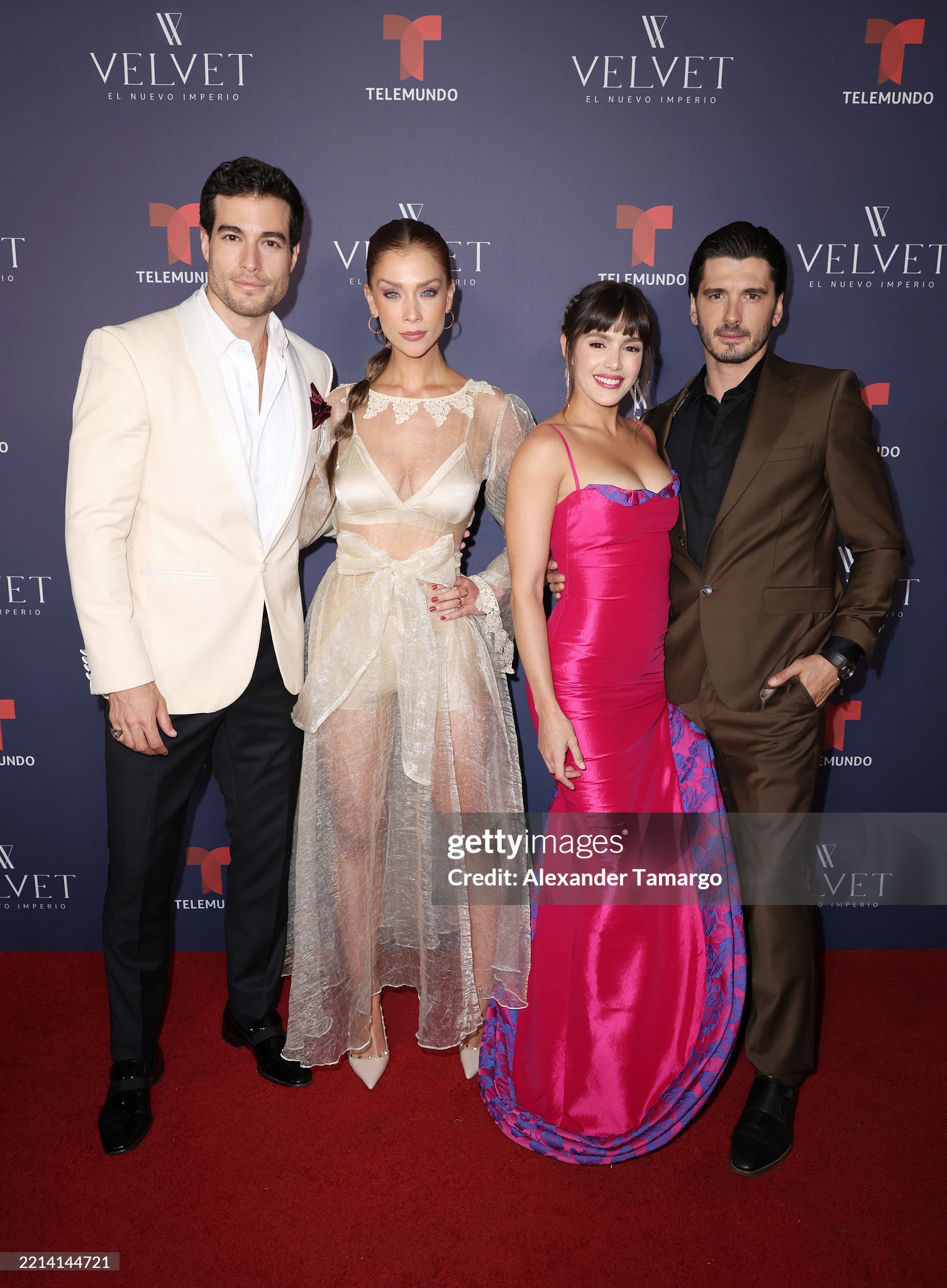 https://e.radikal.host/2025/05/10/gettyimages-2214144721-2048x2048.jpg
