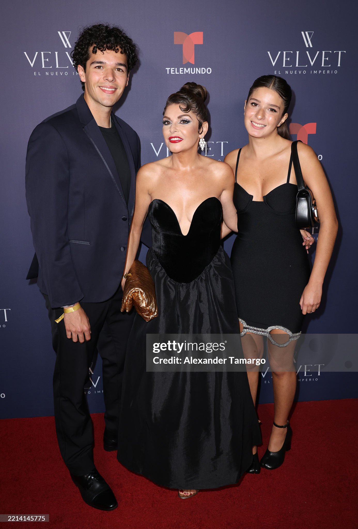 https://e.radikal.host/2025/05/10/gettyimages-2214145775-2048x2048.jpg