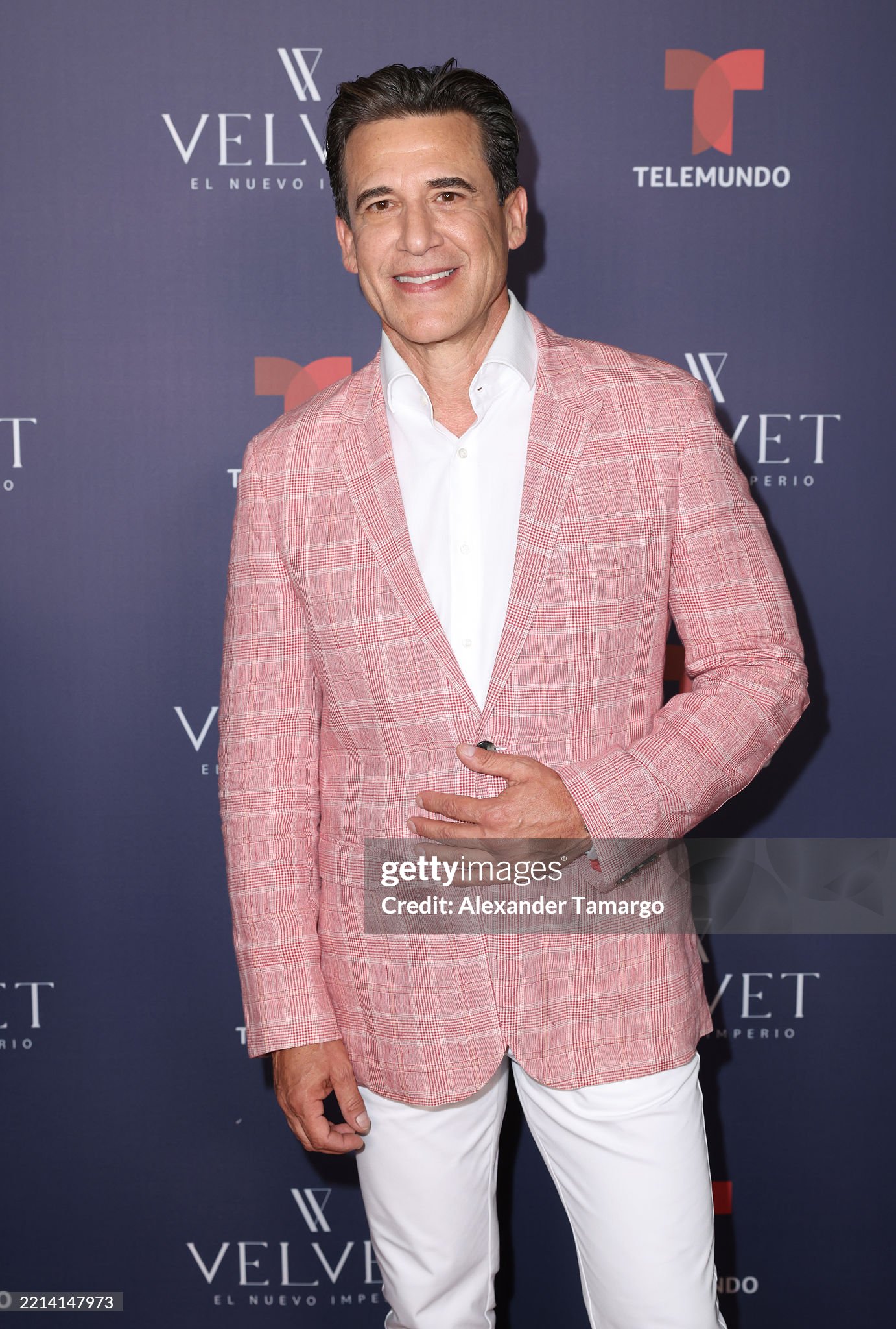 https://e.radikal.host/2025/05/10/gettyimages-2214147973-2048x2048.jpg