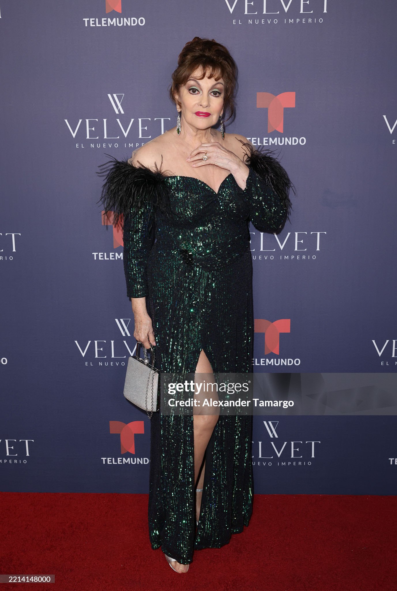 https://e.radikal.host/2025/05/10/gettyimages-2214148000-2048x2048.jpg