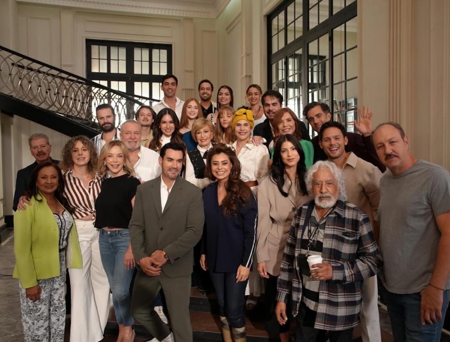 https://e.radikal.host/2025/05/14/raquelgarzatv_1745840303524.jpg