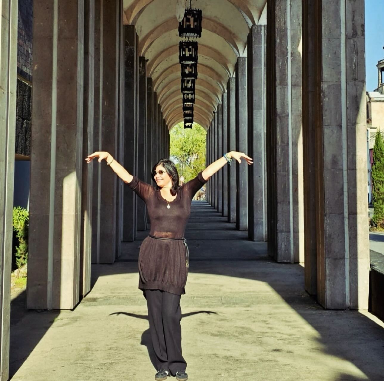 https://e.radikal.host/2025/05/14/raquelgarzatv_1745840316071.jpg