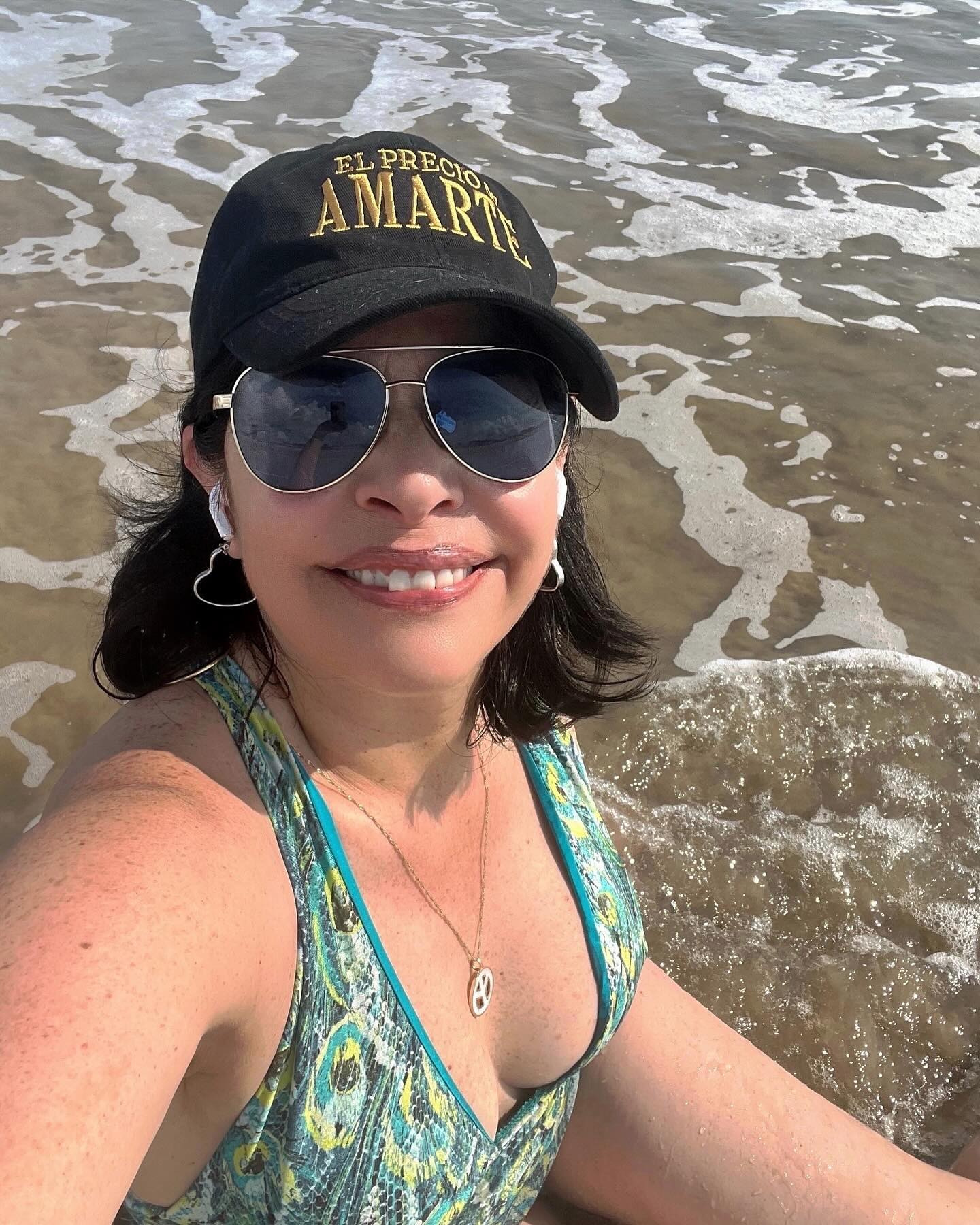 https://e.radikal.host/2025/05/14/raquelgarzatv_1745840455838-1.jpg