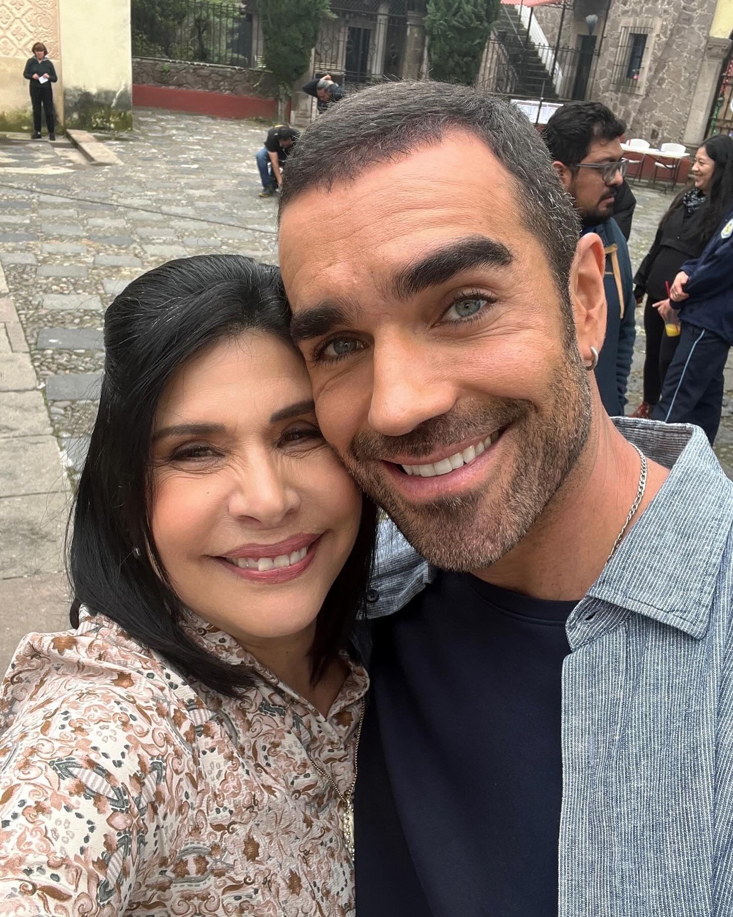 https://e.radikal.host/2025/05/14/raquelgarzatv_1745840467535.jpg