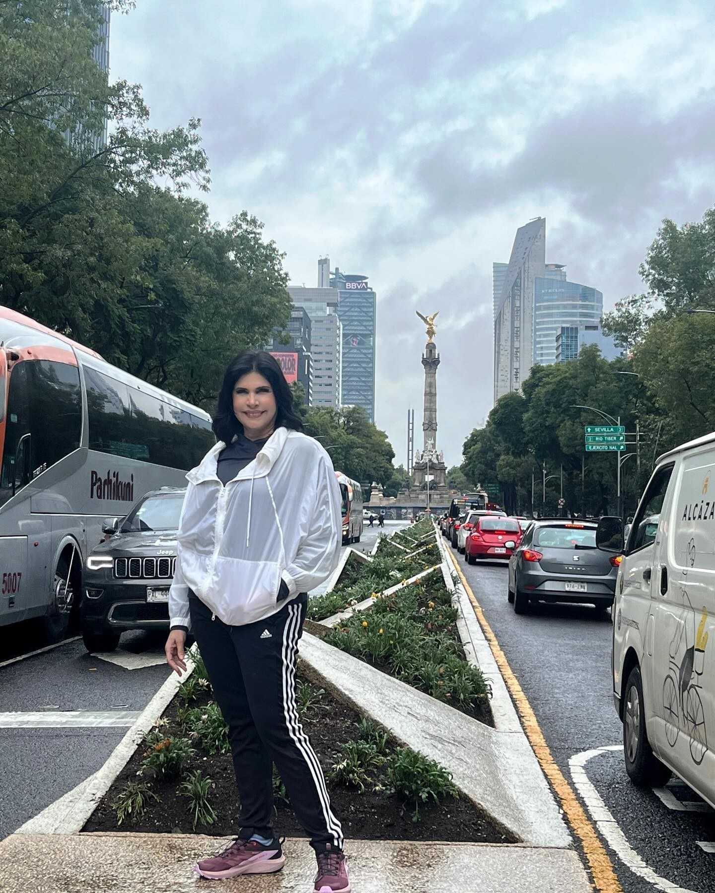 https://e.radikal.host/2025/05/14/raquelgarzatv_1745840499162.jpg