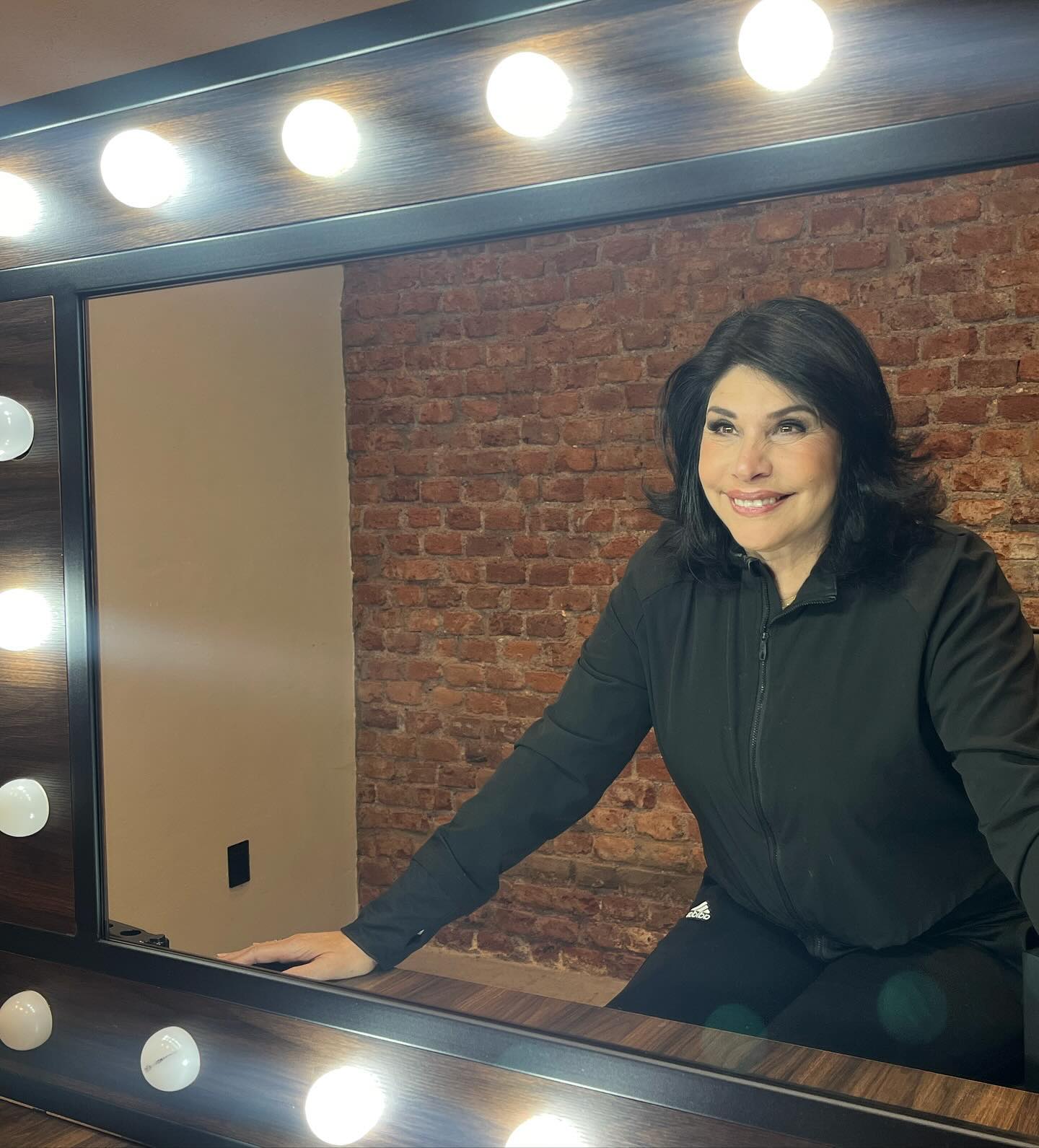 https://e.radikal.host/2025/05/14/raquelgarzatv_1745840503536-1.jpg