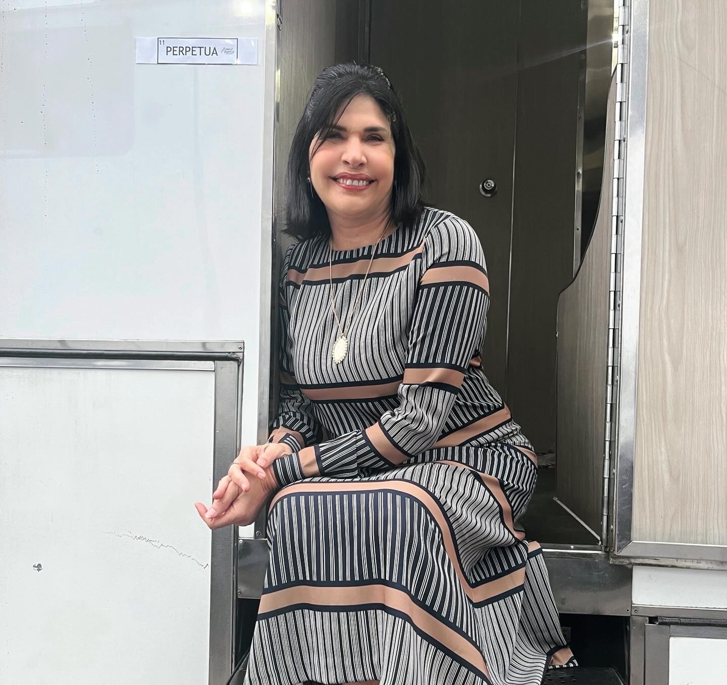 https://e.radikal.host/2025/05/14/raquelgarzatv_1745840548015.jpg