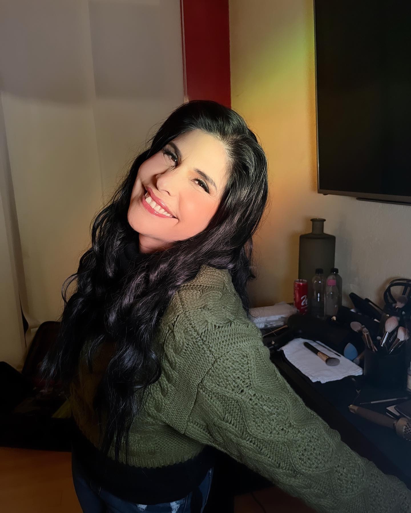 https://e.radikal.host/2025/05/14/raquelgarzatv_1745840680308.jpg