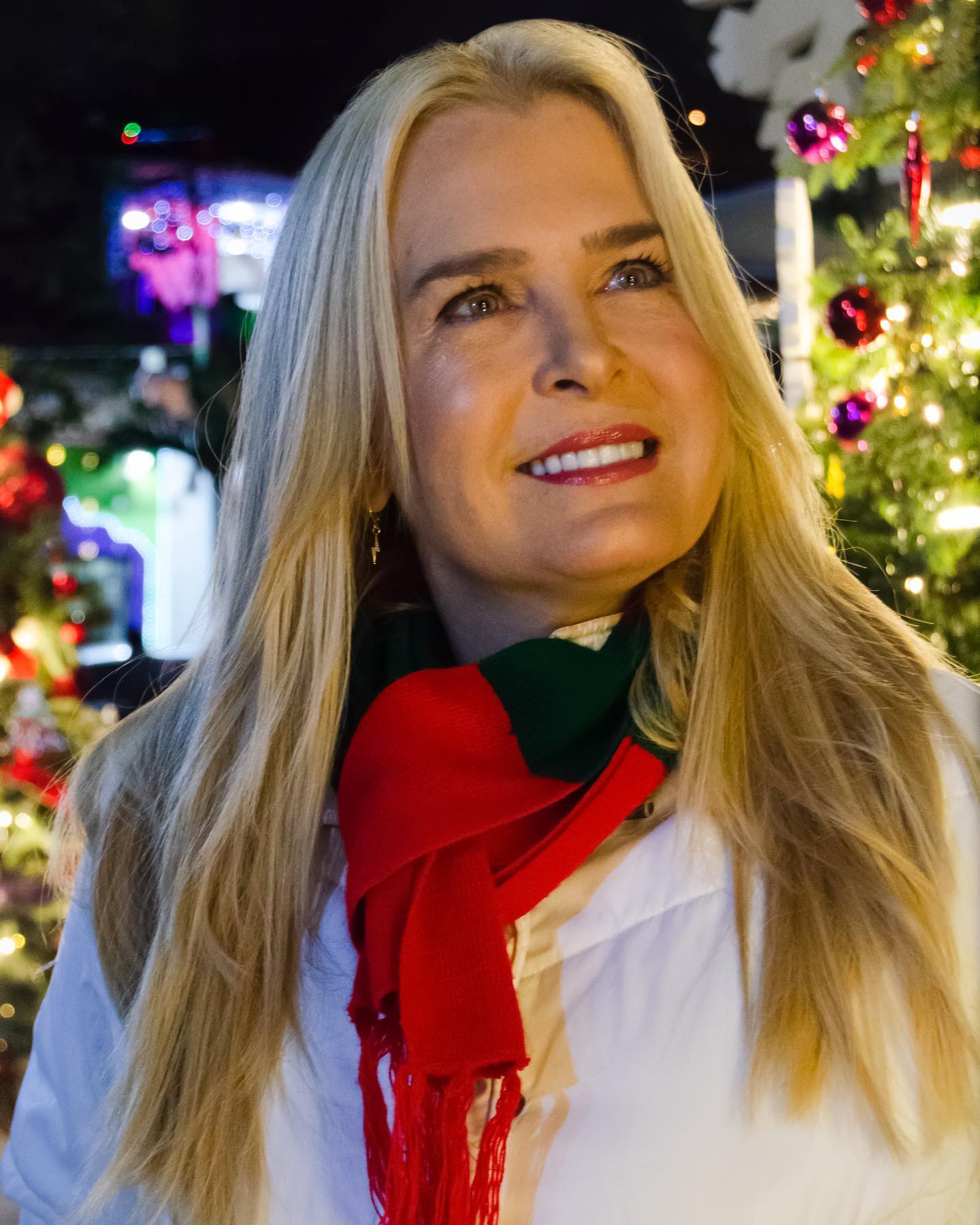 https://e.radikal.host/2025/05/14/rosalindaserfaty_1745863068280.jpg