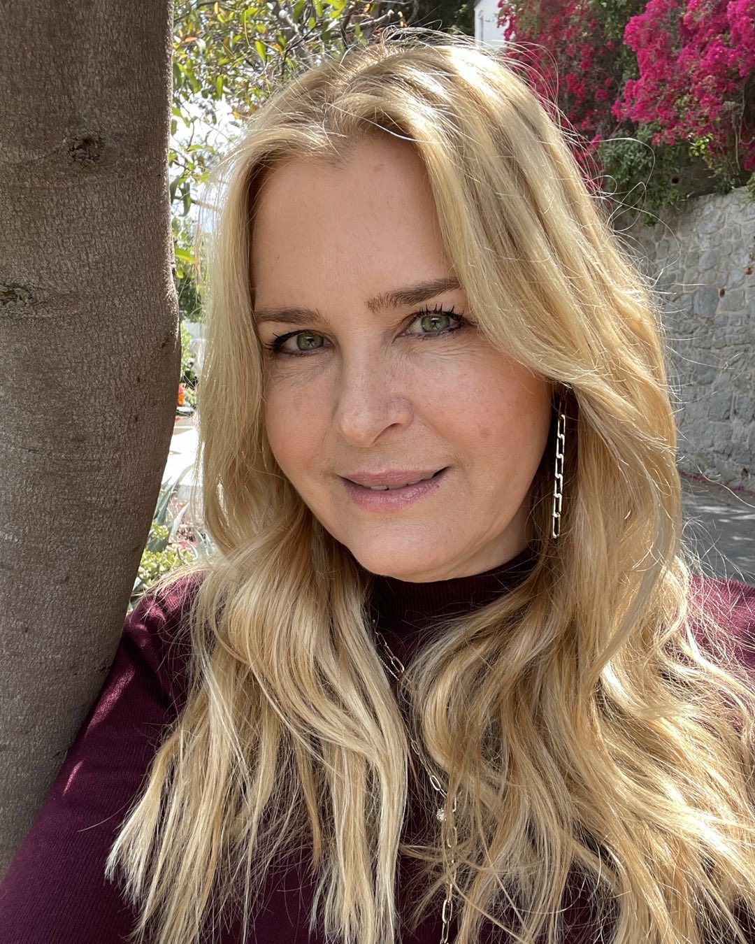 https://e.radikal.host/2025/05/14/rosalindaserfaty_1745863076655.jpg