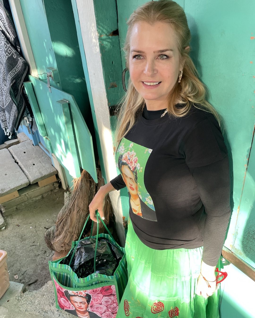 https://e.radikal.host/2025/05/14/rosalindaserfaty_1745863237987.jpg