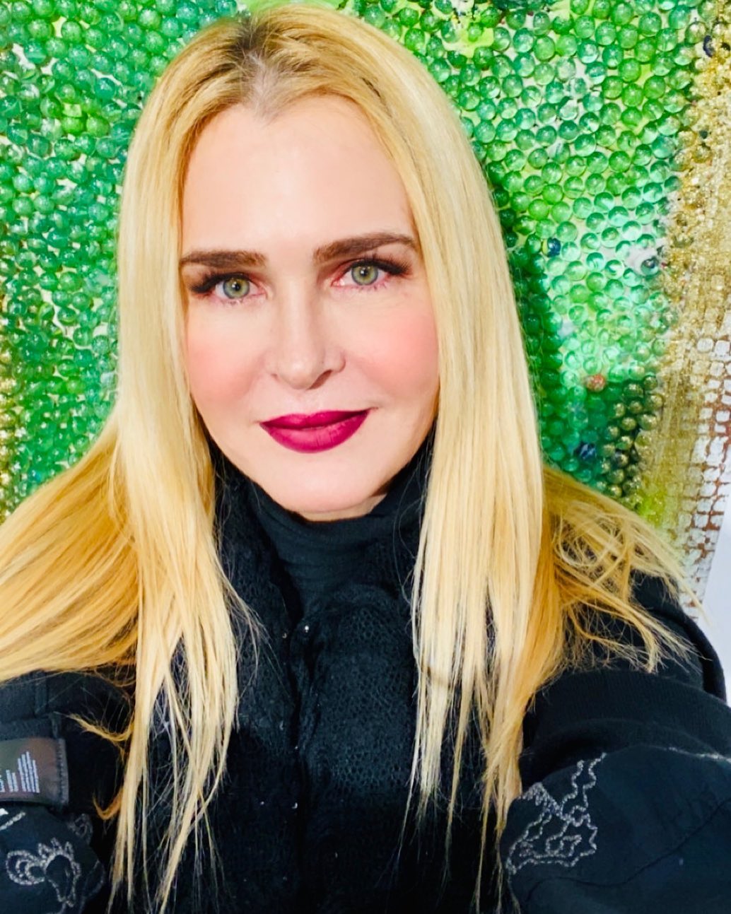 https://e.radikal.host/2025/05/14/rosalindaserfaty_1745863292964.jpg