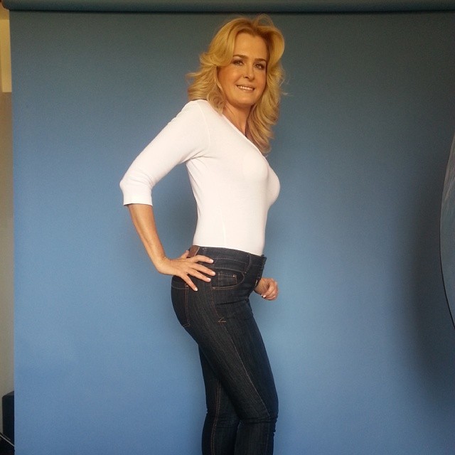 https://e.radikal.host/2025/05/14/rosalindaserfaty_1745863455929.jpg