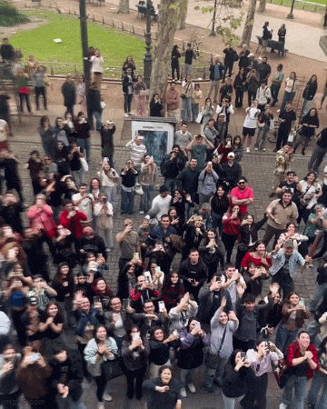 https://e.radikal.host/2025/05/15/9u29am-1.gif