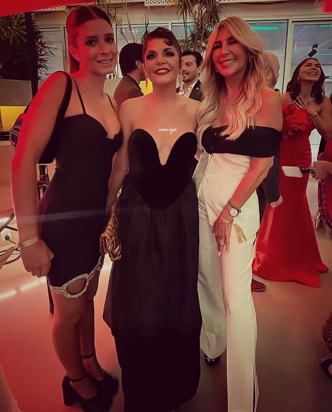 https://e.radikal.host/2025/05/20/SnapInsta.to_496465663_18040849226552126_6067204620421835171_n.jpg