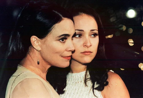 https://e.radikal.host/2025/05/23/por-amor-gabriela-duarte-regina-duarte.md.webp