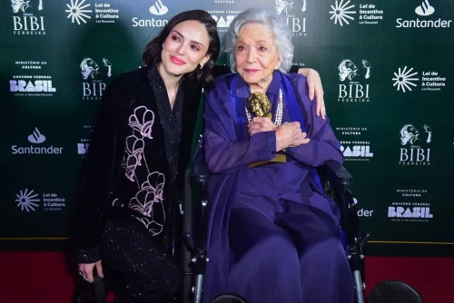https://e.radikal.host/2025/05/26/nathalia-timberg-e-isabelle-drummond-6060.md.webp
