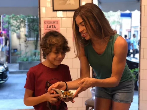 https://e.radikal.host/2025/05/27/grazi-niver-6.md.webp