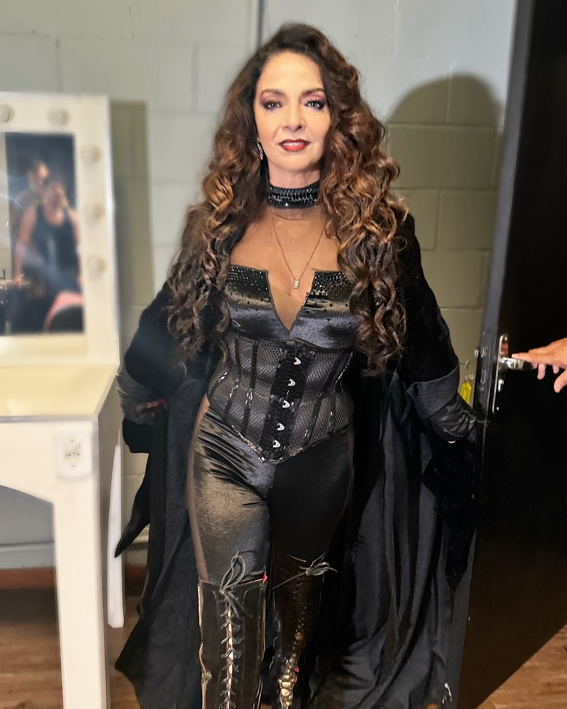 https://e.radikal.host/2025/05/30/KLAUDIY-OANA-10.jpg