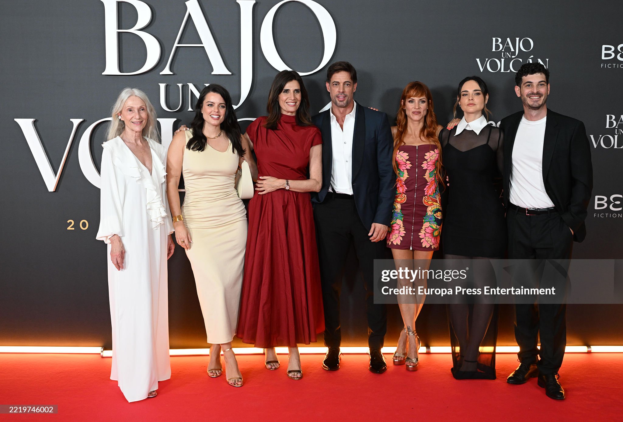 https://e.radikal.host/2025/06/15/gettyimages-2219746002-2048x2048.jpg