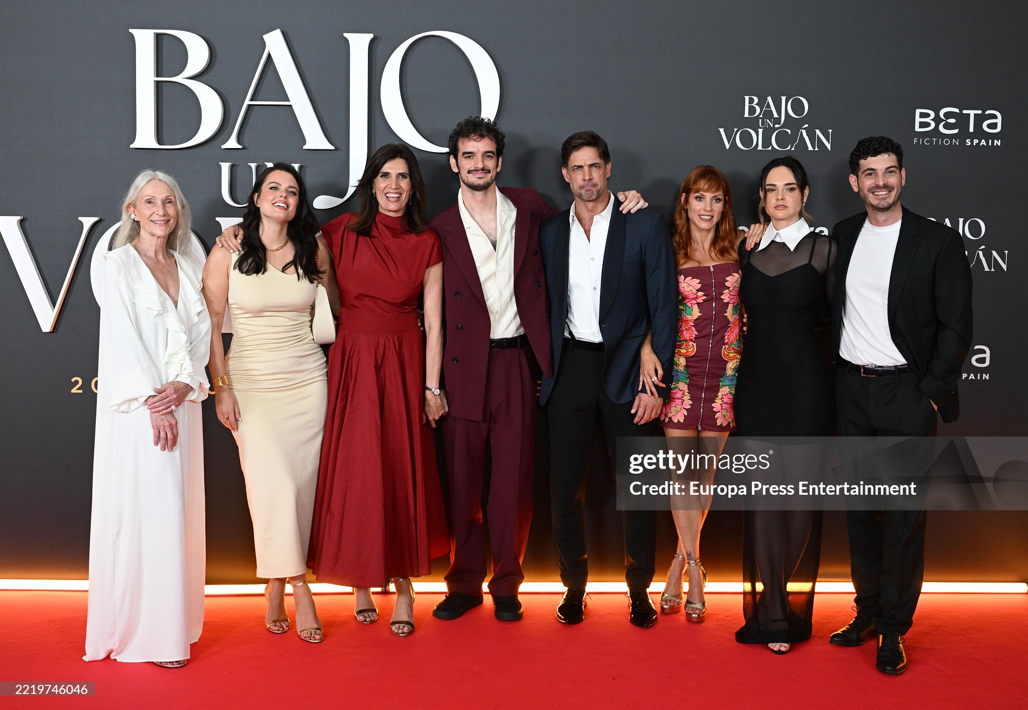https://e.radikal.host/2025/06/15/gettyimages-2219746046-2048x2048.jpg