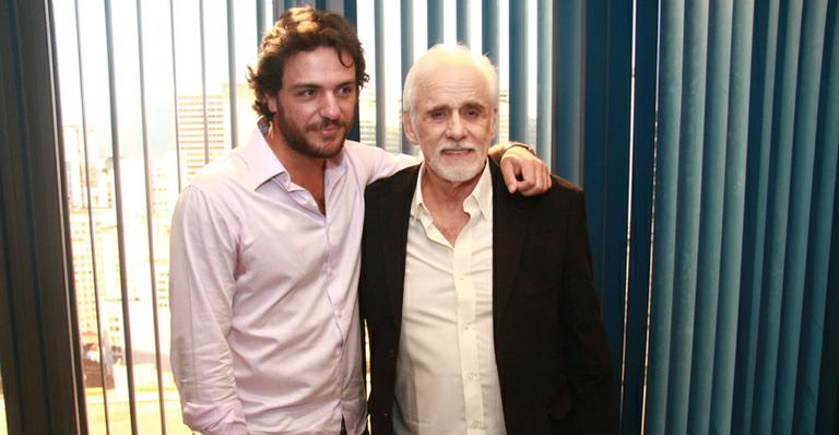 https://e.radikal.host/2025/06/21/img-301235-rodrigo-lombardi-assume-o-papel-que-foi-de-francisco-cuoco-n.jpg