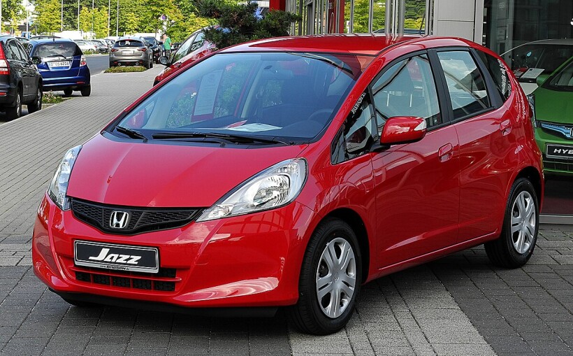 Honda_Jazz_1.4_i-VTEC_Trend_III_Facelift__Frontansicht_26._Juni_2011_Dusseldorf.jpg