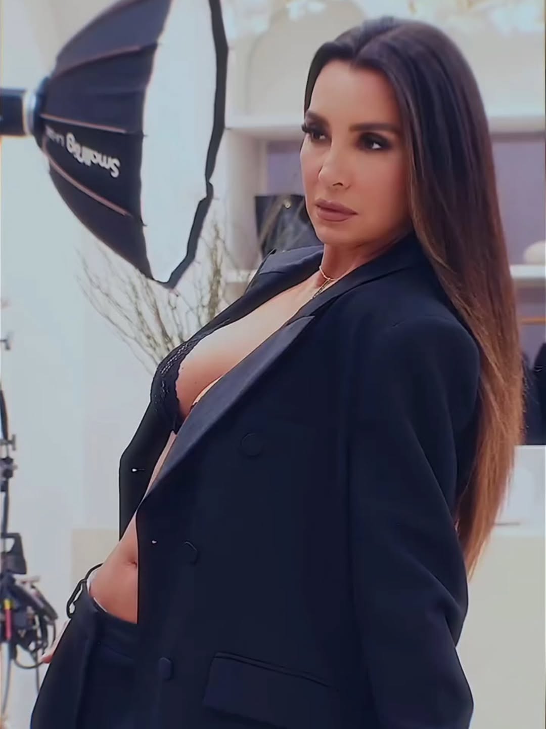 https://e.radikal.host/2025/06/28/SaveVid.Net_504372731_2034023183792542_814689859819041906_n.jpg