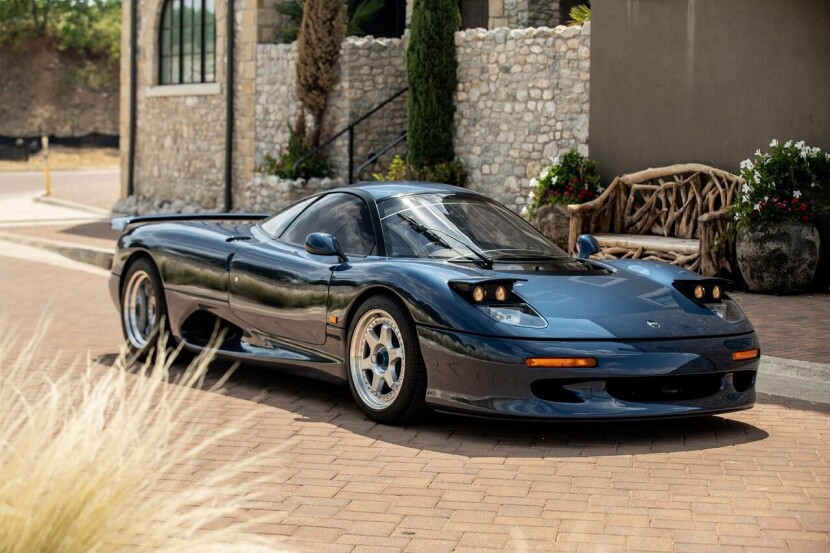 Jaguar-XJR-15-5-1.jpg