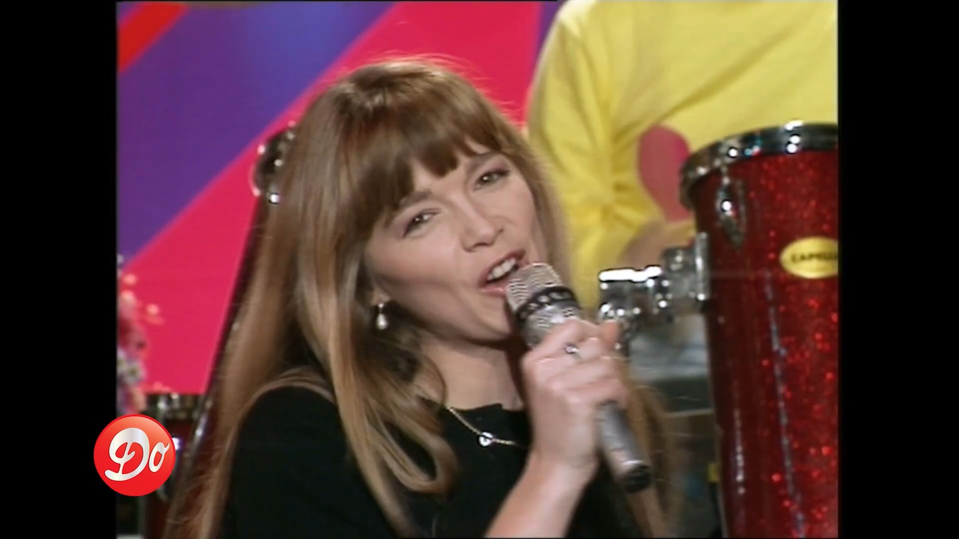 https://e.radikal.host/2025/07/18/HELENE---Dans-ses-grands-yeux-verts---CLUB-DOROTHEE-_-REPLAY.mp4_snapshot_00.34.941.jpg