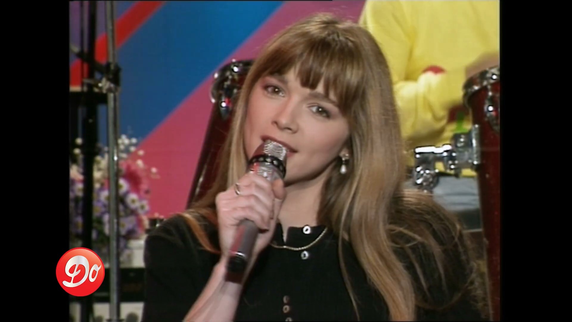https://e.radikal.host/2025/07/18/HELENE---Dans-ses-grands-yeux-verts---CLUB-DOROTHEE-_-REPLAY.mp4_snapshot_00.43.520.jpg