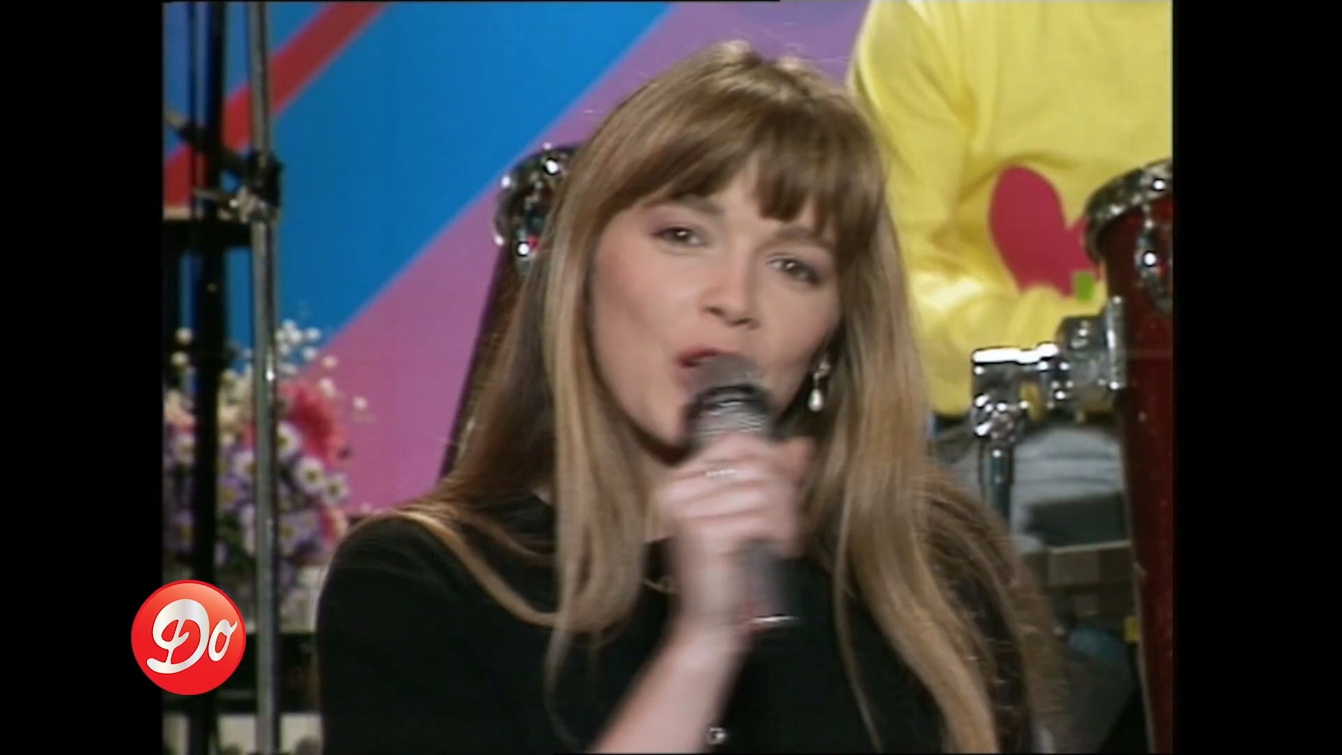 https://e.radikal.host/2025/07/18/HELENE---Dans-ses-grands-yeux-verts---CLUB-DOROTHEE-_-REPLAY.mp4_snapshot_00.43.862.jpg